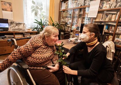 The rocky road of professor Neumannová (77)