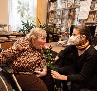 The rocky road of professor Neumannová (77)