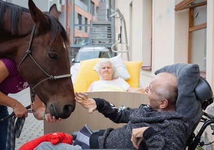 Poprvé viděli Sagiho ti, kteří už nemohou vstát