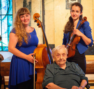 Yelow_Duo_pro_Sue_Ryder_Radka_Kulhankova (27)