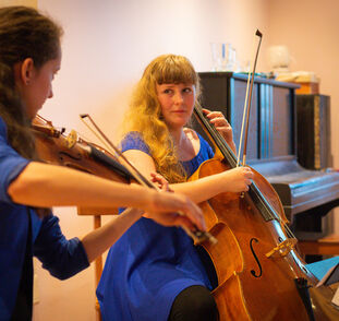 Yelow_Duo_pro_Sue_Ryder_Radka_Kulhankova (16)