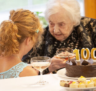 100 let paní Vlasta Šišková Radka Kulhánková (52)