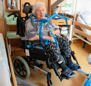 nákup polohovacích postelí a rehabilitačních pomůcek